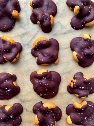 CHOCOLATE CASHEW CLUSTERS