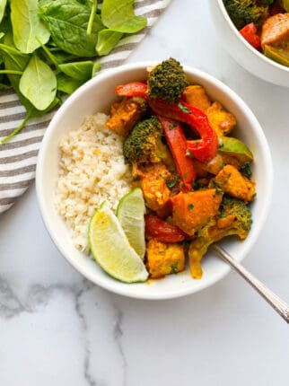 WHOLE30 THAI COCONUT CHICKEN CURRY