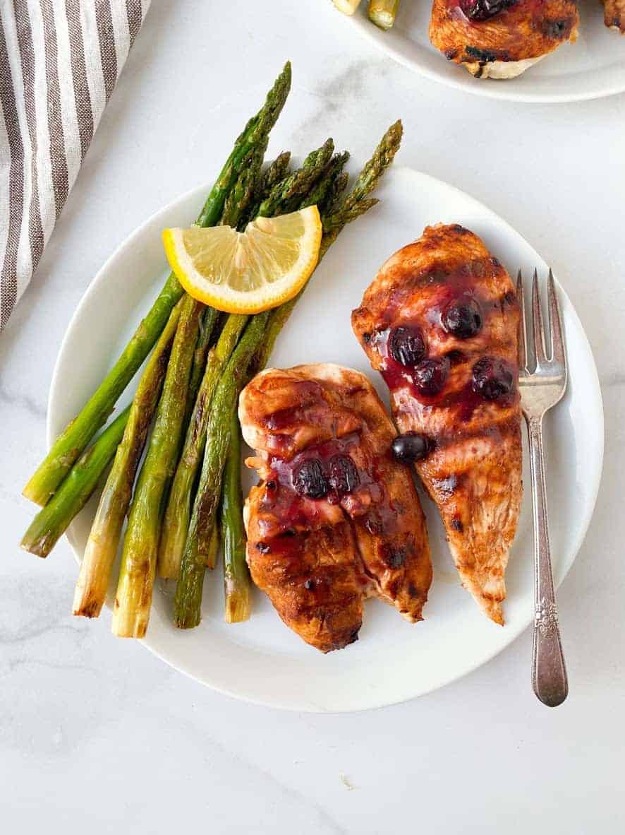 https://organicallyaddison.com/wp-content/uploads/2020/04/BLUEBERRY-CHICKEN.jpeg