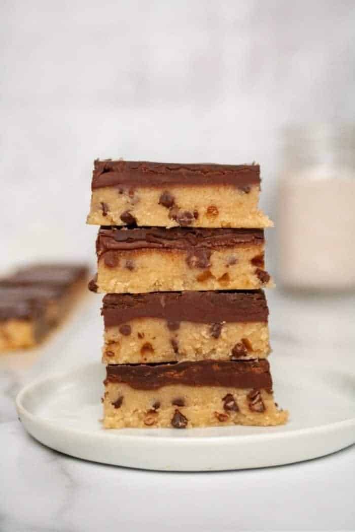 Healthy paleo cookie dough bars with chocolate
