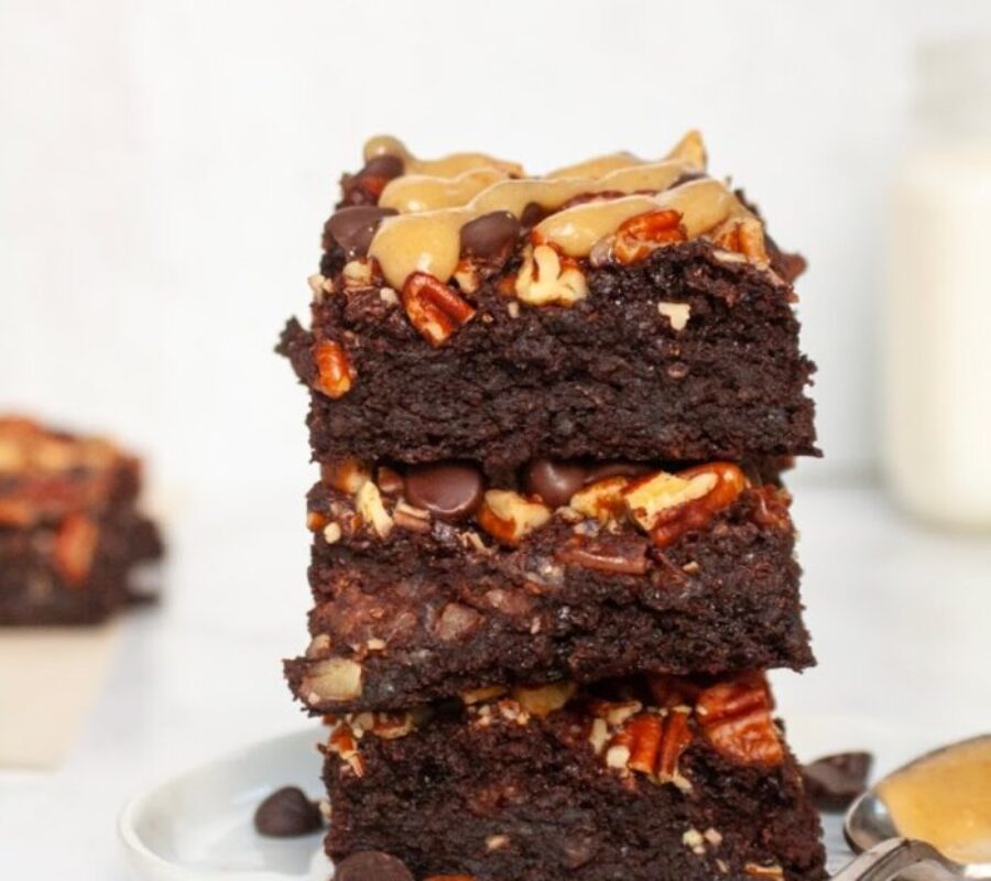 PALEO CARAMEL TURTLE BROWNIES Organically Addison