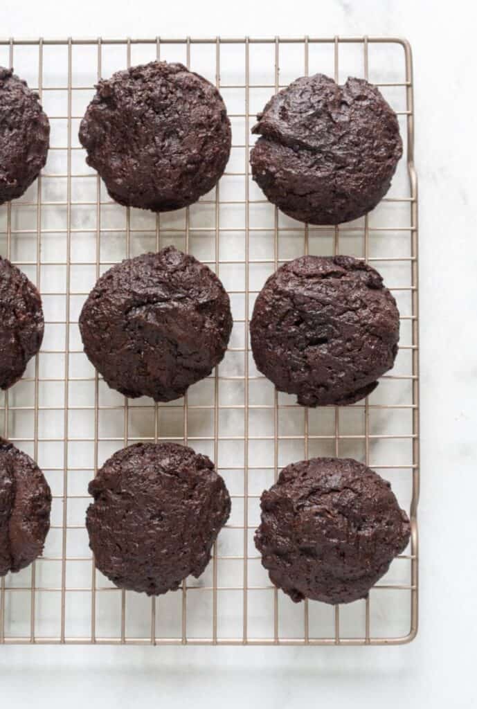 Mini chocolate cakes on wire rack