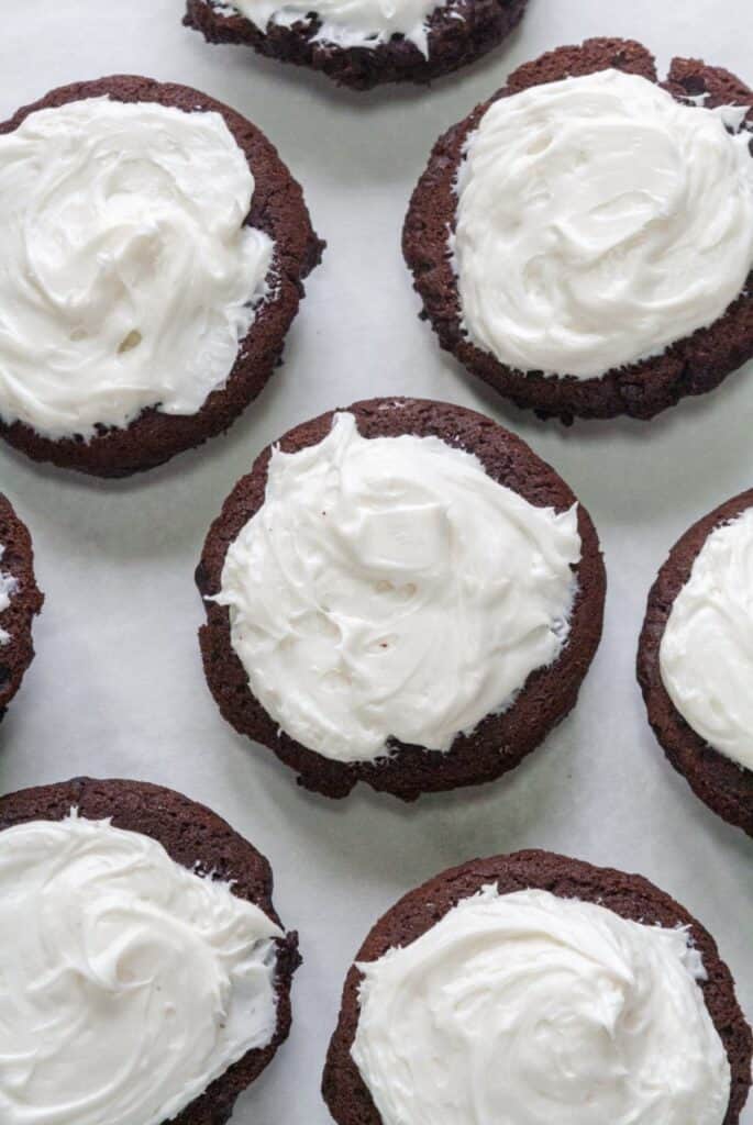 Mini chocolate cakes with vanilla frosting
