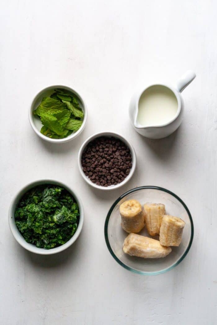 Ingredients for Mint Chocolate smoothie.