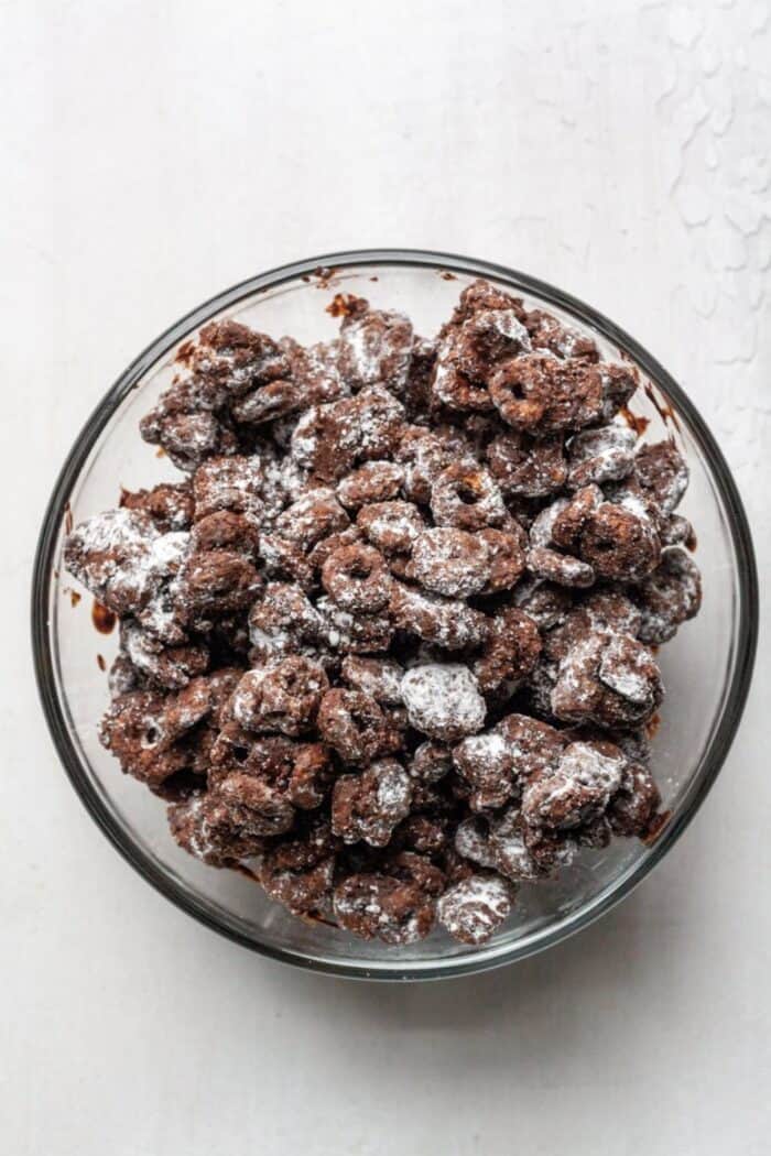 Healthy puppy chow in a glass bowl.