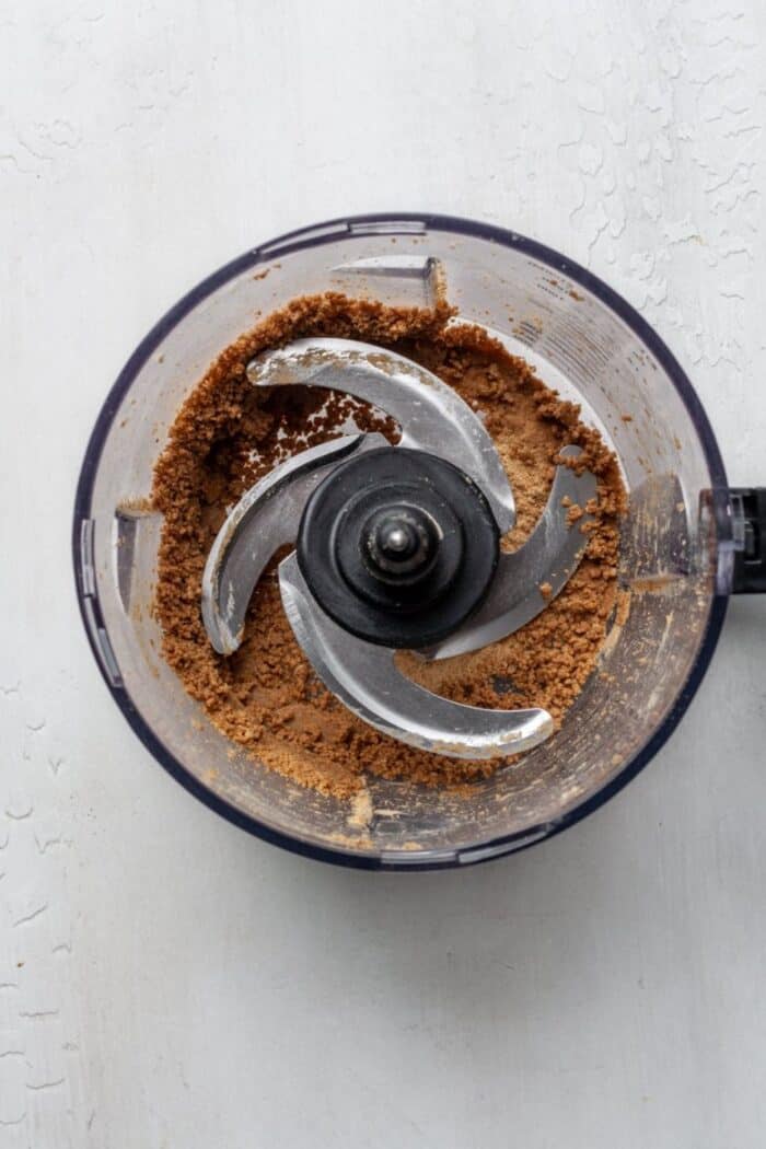 Food processor with nuts