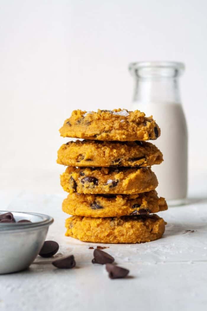 Paleo cookies with chocolate chips