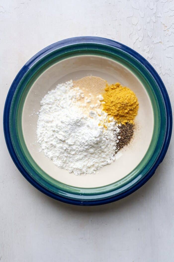 Tapioca flour and spices in bowl