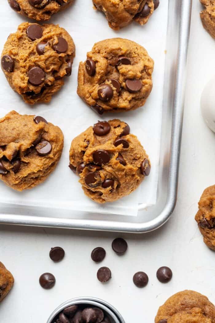 Vegan cookies with pumpkin and chocolate chips