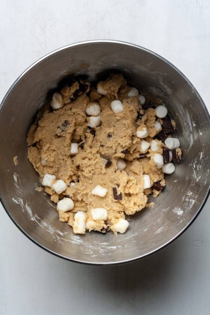 Cookie dough with marshmallows