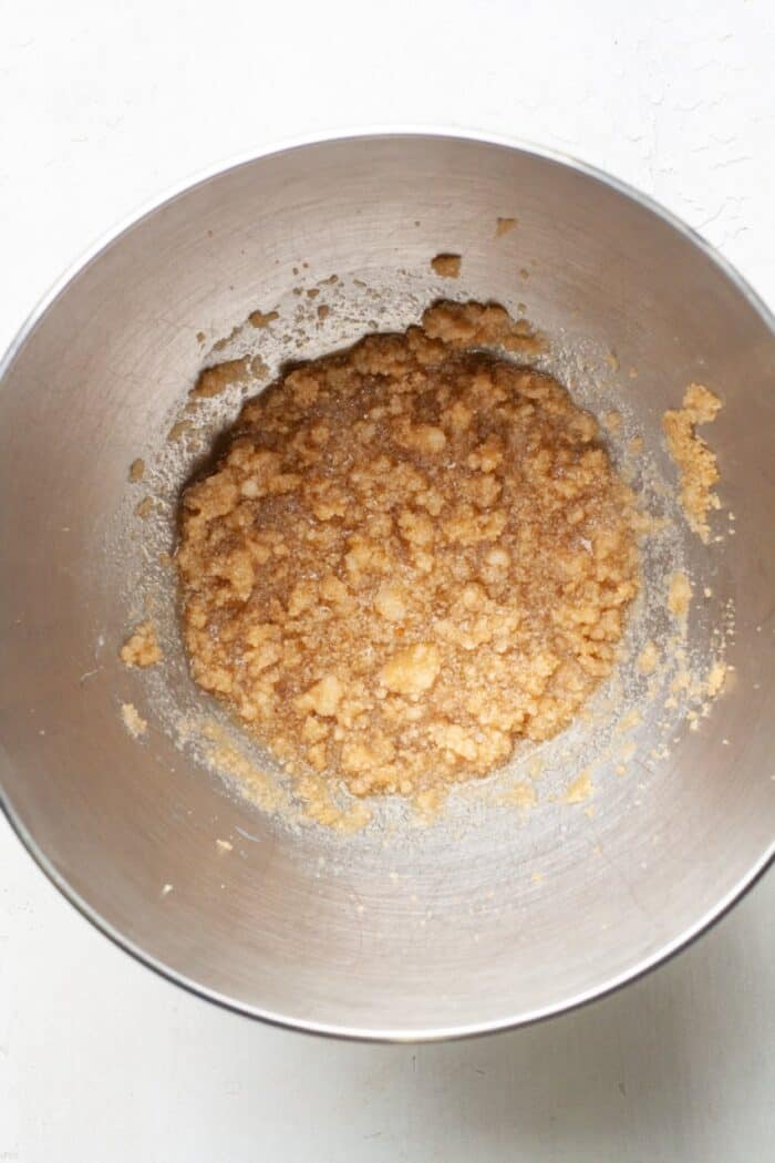 Applesauce and sugar in bowl
