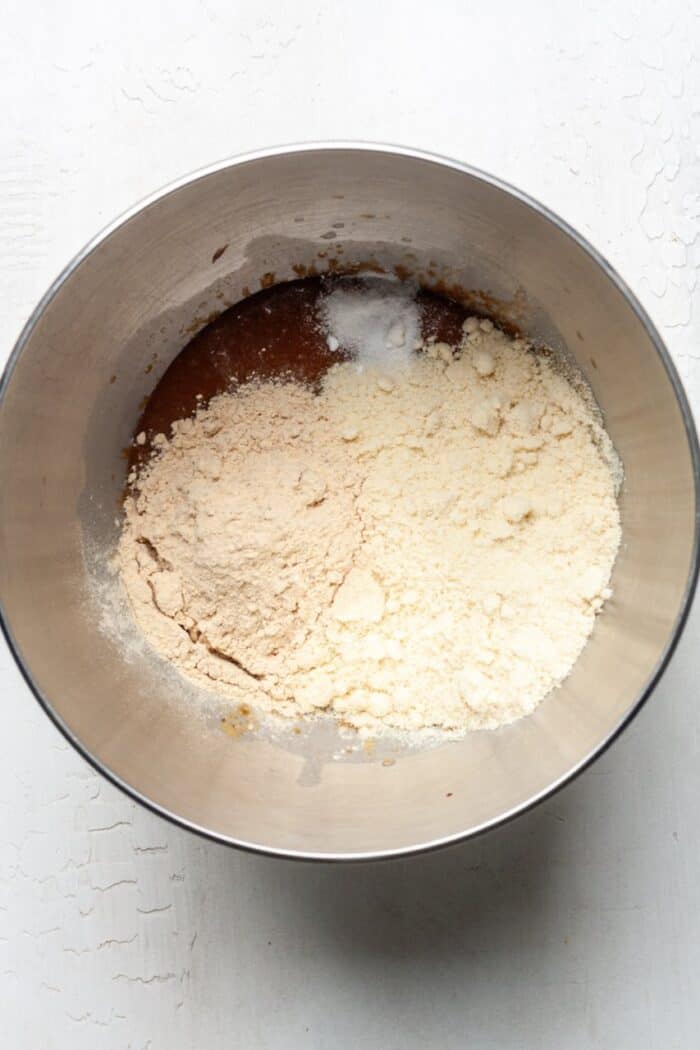 Mixing bowl with protein powder