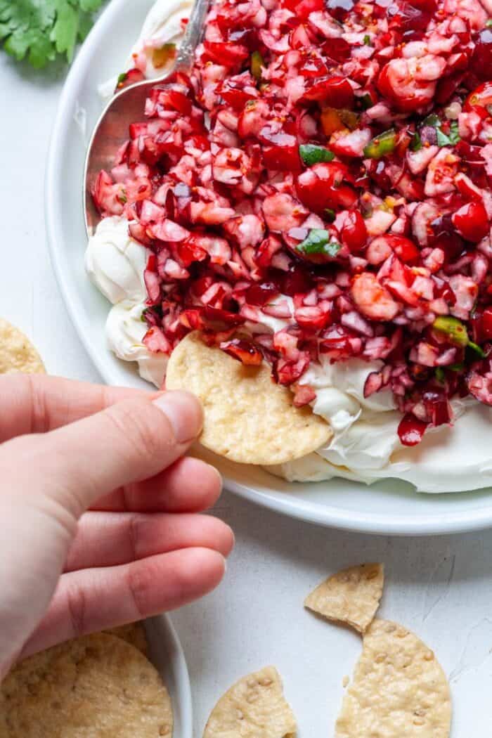 Cranberry dip with crackers