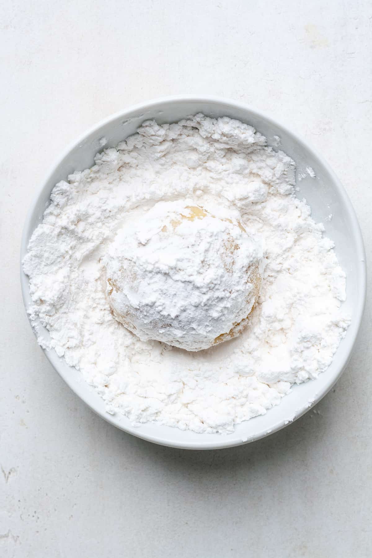 Powdered sugar in bowl