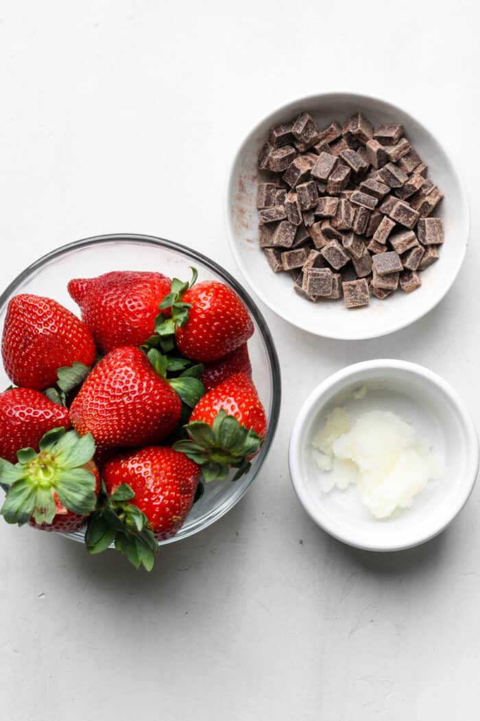 Berries with coconut oil and chocolate