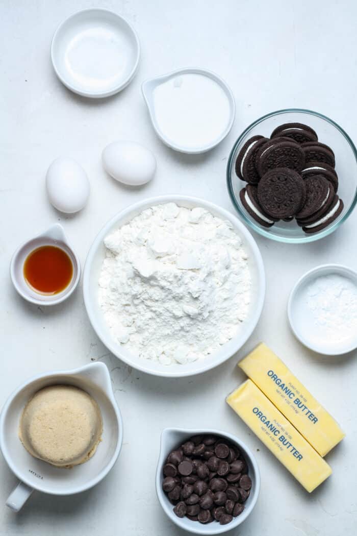 Ingredients for Oreo cookies in small bowls