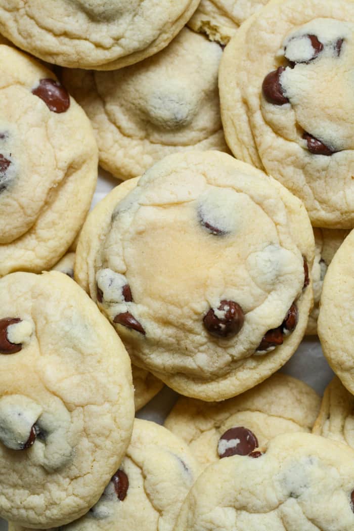 Cheesecake cookies with chocolate chips