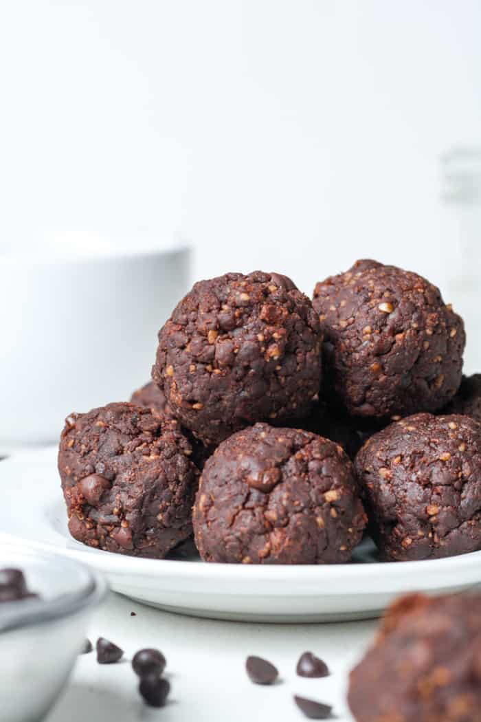Bliss balls with chocolate