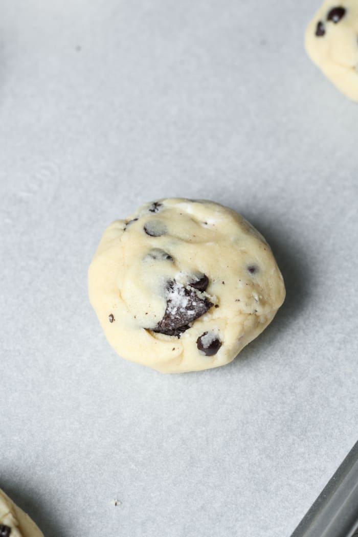 Cookie dough with oreos
