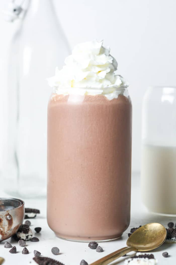 Chocolate milkshake in cup.