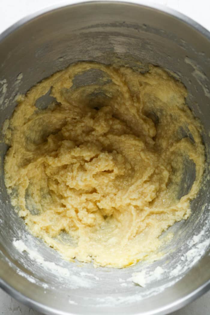 Sugar dough in bowl.