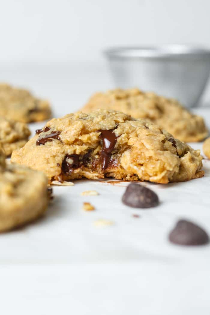 Cookies with peanut butter and oats.