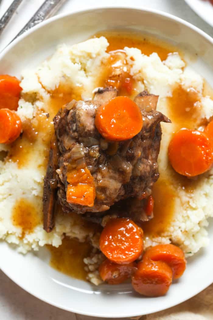Short ribs with mashed potatoes.