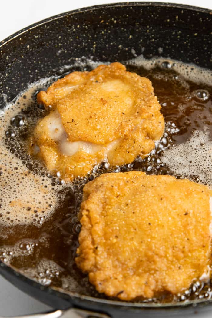 Fried chicken in pan.