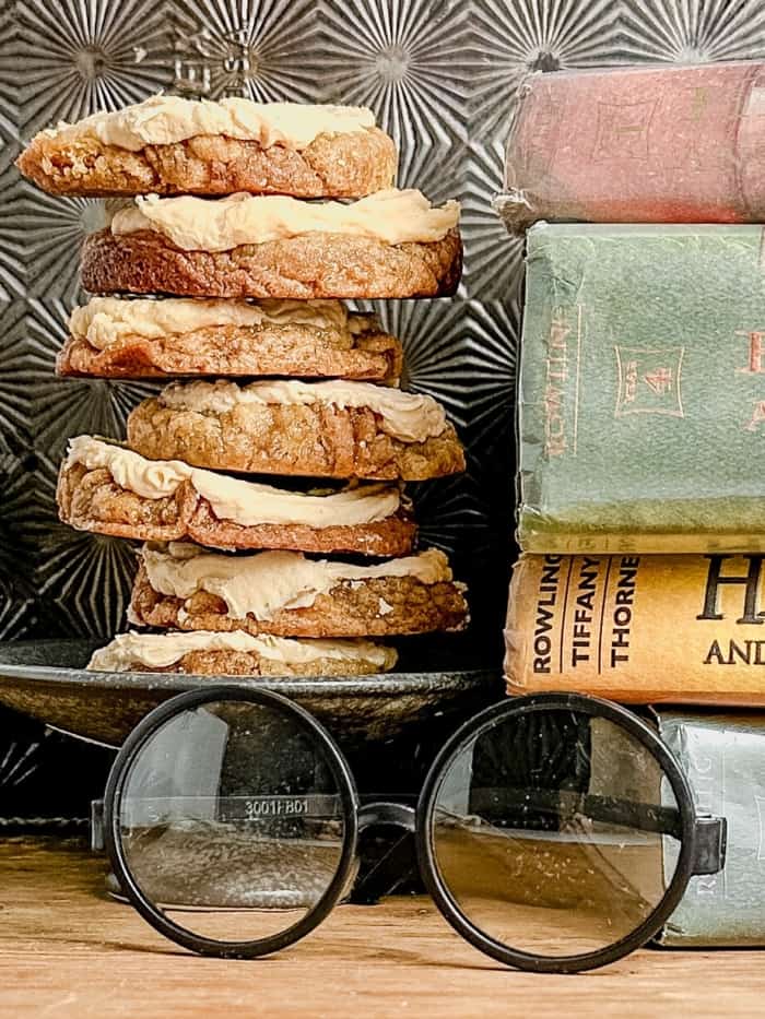 Harry Potter glasses with cookies.
