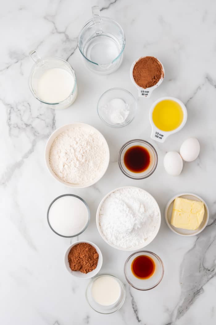 Ingredients for instant pot cake.