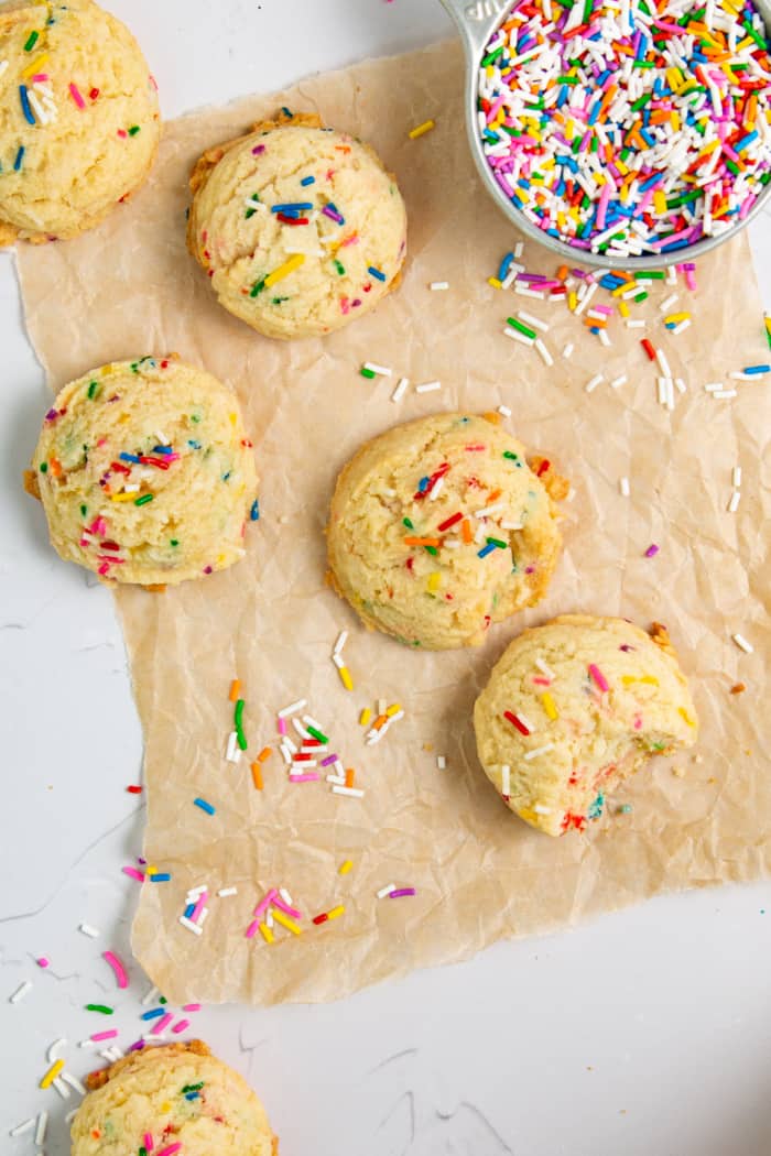 Sprinkle cookies.