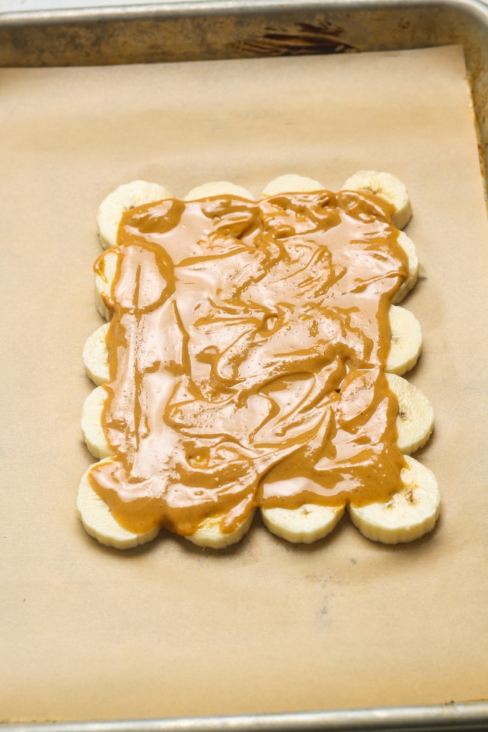 Banana slices with peanut butter.