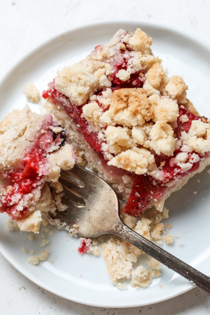 Strawberry crumb dessert.