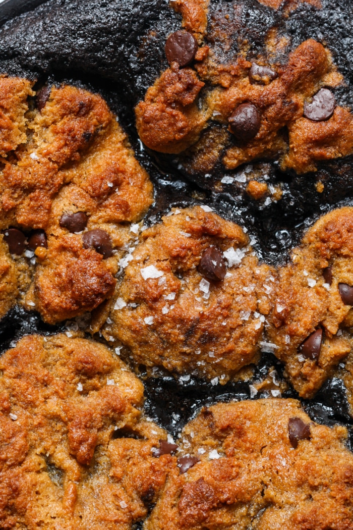 Close up of brookie skillet.