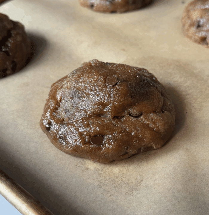 Close up of stuffed cookies.