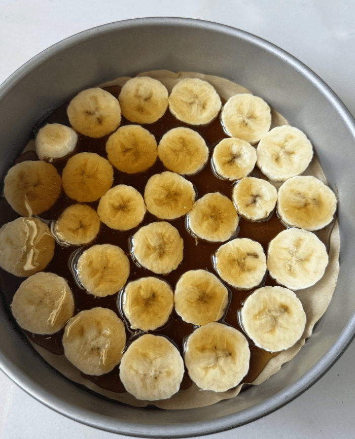 Banana slices with caramel.