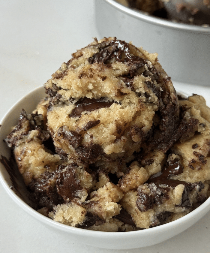 Bowl with scoopable chocolate chip cookies.