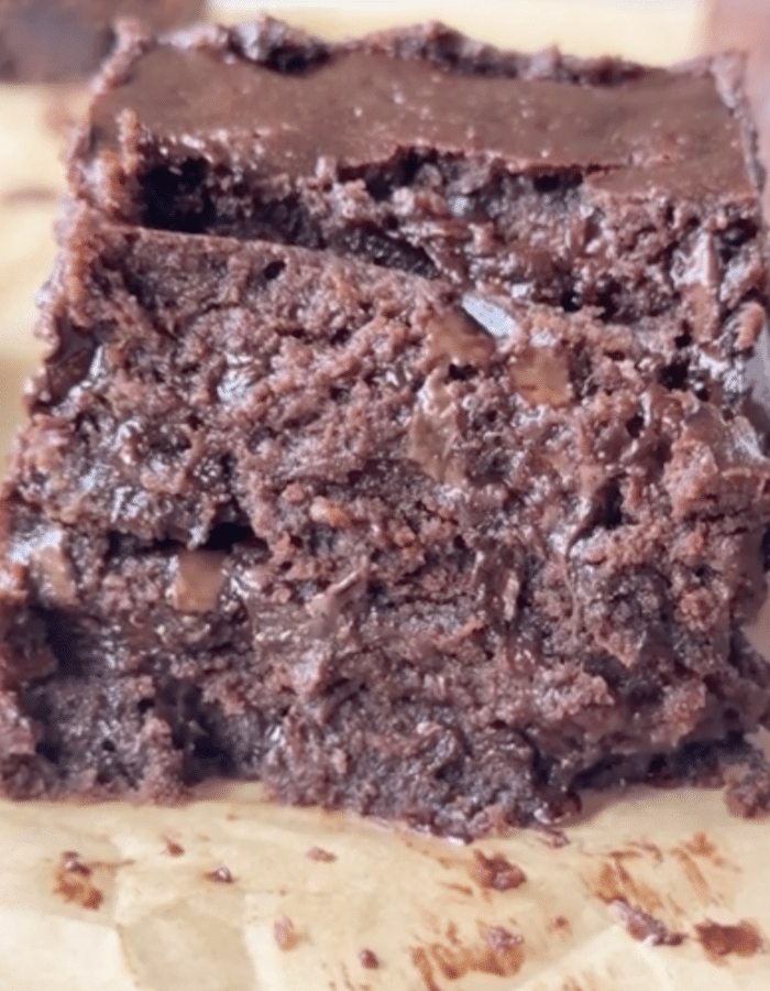 Gooey fudge dessert.