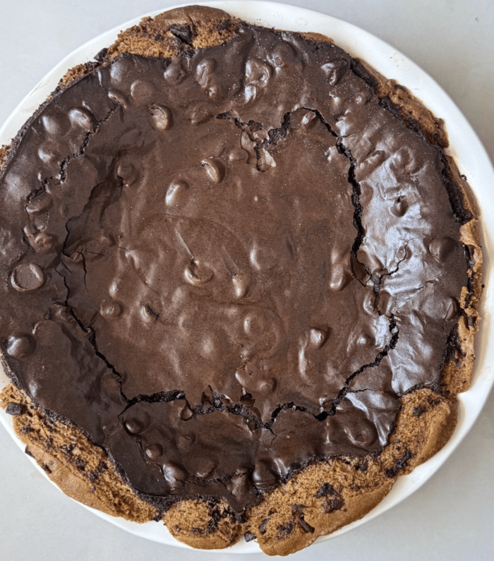 Cookie crust in pie plate.