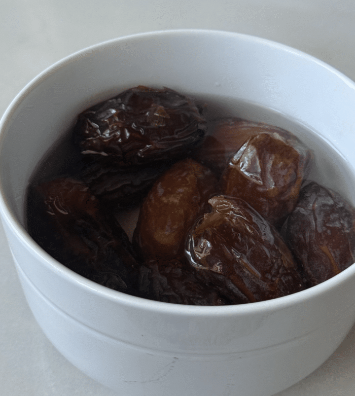 Dates with hot water.