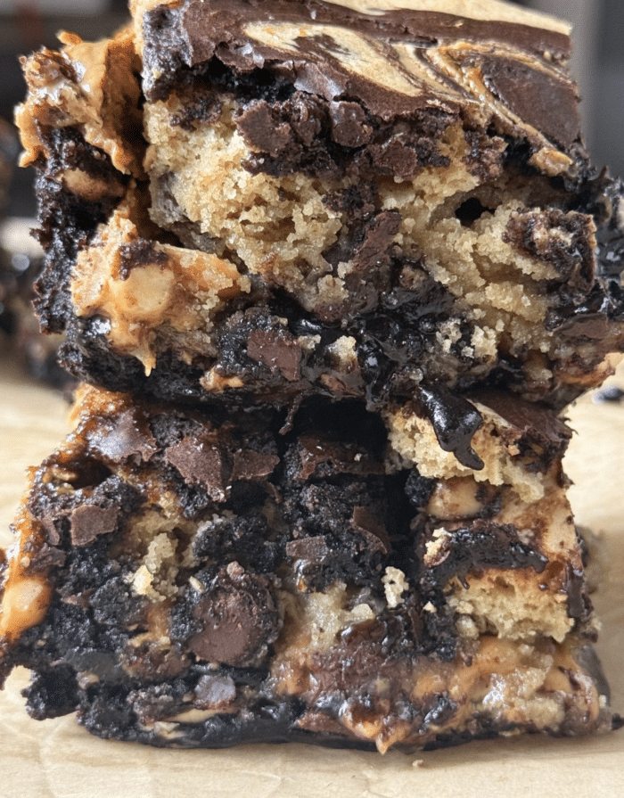 Close up of Snickers Brookies.