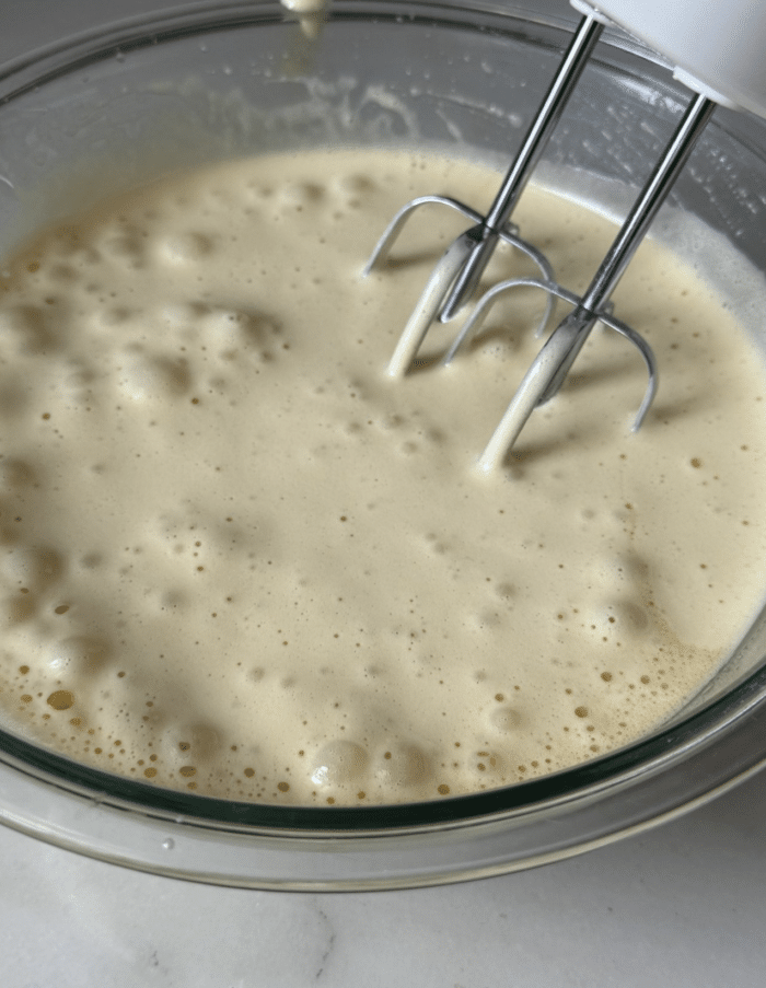 Electric mixer with eggs.