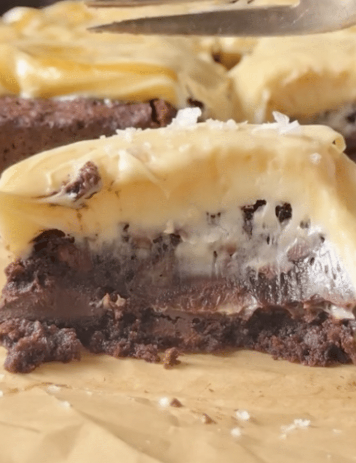 Frosting brownie.