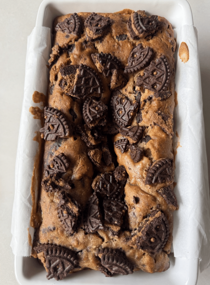 Loaf with sandwich cookies.