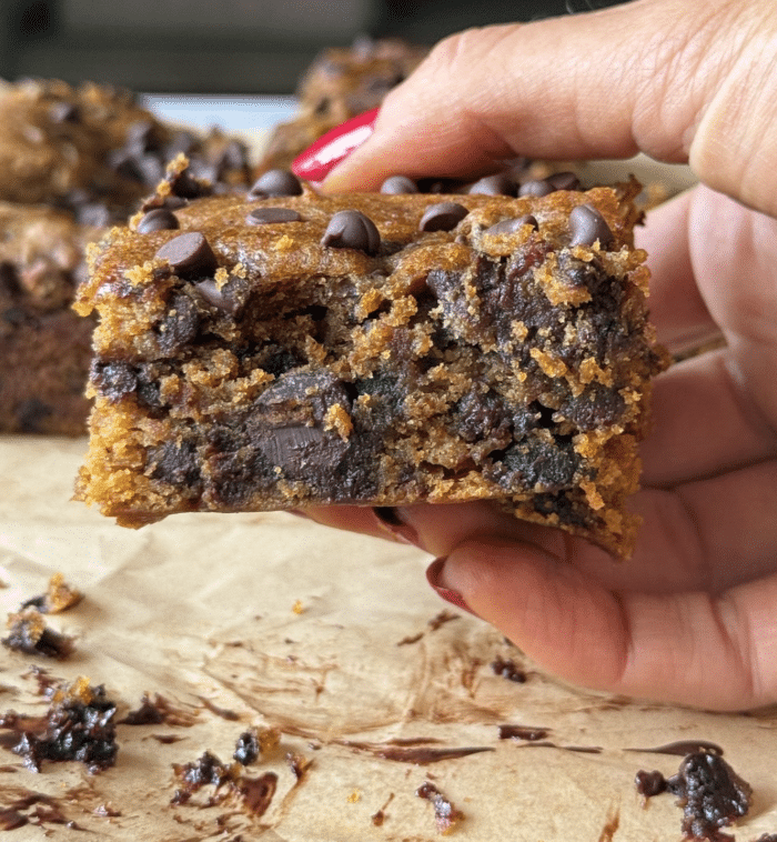Hand with pumpkin bar.