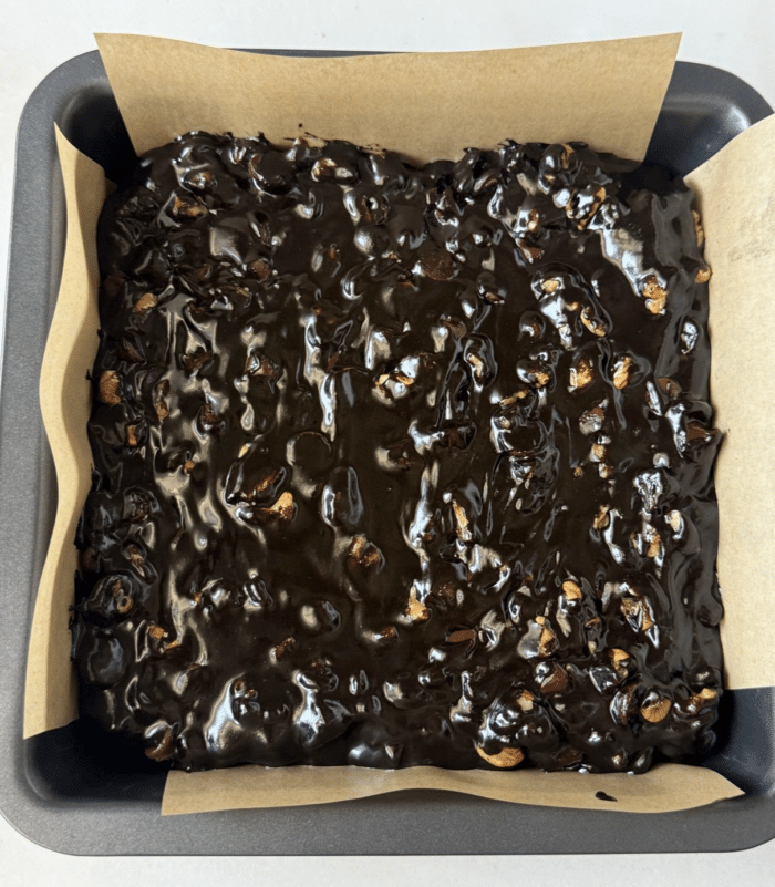 Square pan with chocolate dough.
